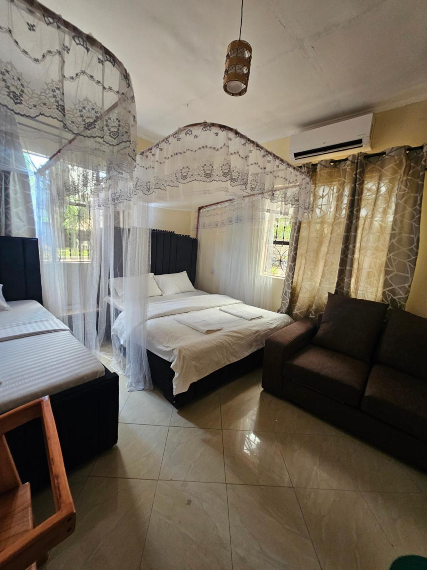 B-More Comfort Stay Boma la Ngombe Buitenkant foto